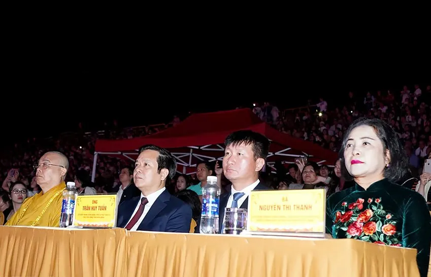 Ninh Bình đón nhận Bằng xếp hạng Di tích Quốc gia đặc biệt Quần thể Di tích Tam Chúc - Ảnh 1.