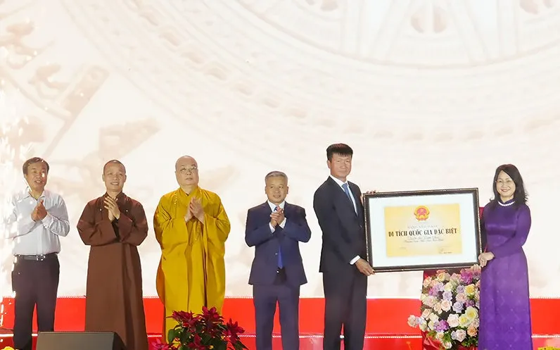 Ninh Bình đón nhận Bằng xếp hạng Di tích Quốc gia đặc biệt Quần thể Di tích Tam Chúc - Ảnh 2.