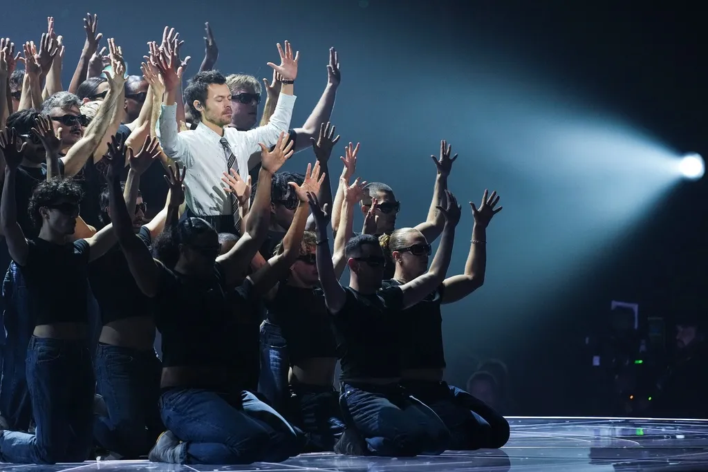 D&agrave;n sao KPop Demon Hunters mang bản hit Golden khuấy động lễ trao giải Brit Awards 2026 - Ảnh 2.