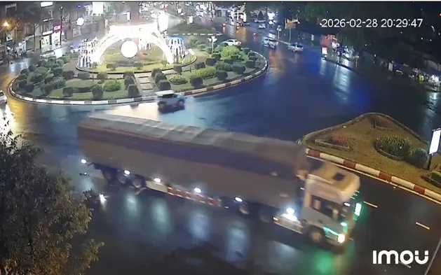 Hiện trường vụ tai nạn giao thông khiến hai người thương vong- Ảnh: NLĐO