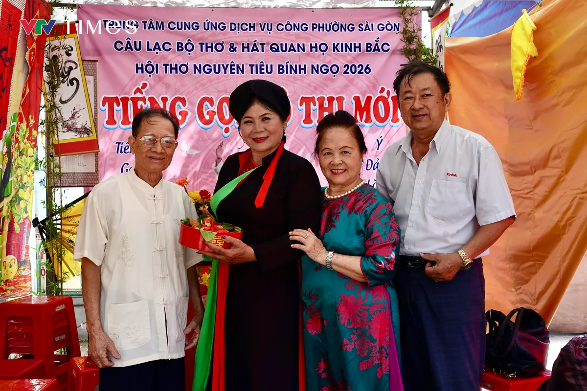 Tiếng trống khai hội Ngày Thơ và kỳ vọng vào tầm vóc mới cho thi ca ở siêu đô thị - Ảnh 12.