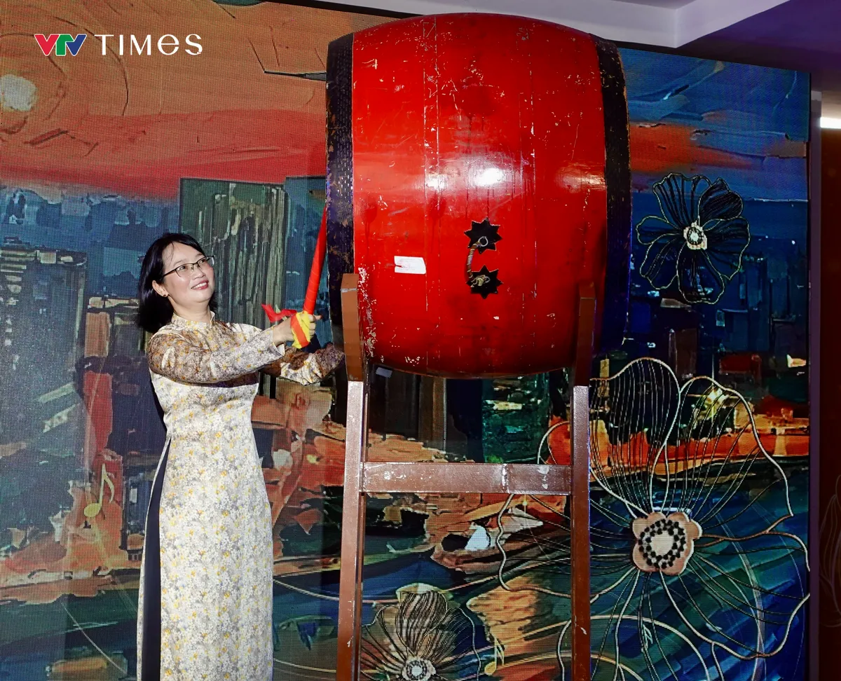 Tiếng trống khai hội Ngày Thơ và kỳ vọng vào tầm vóc mới cho thi ca ở siêu đô thị - Ảnh 5.