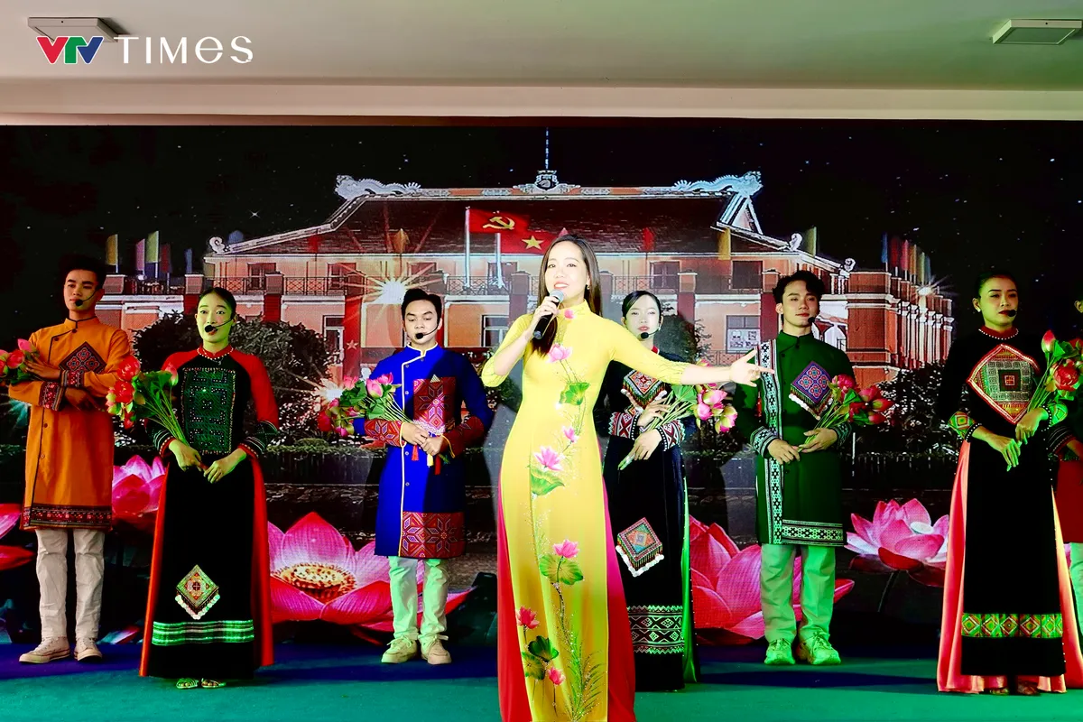 Tiếng trống khai hội Ngày Thơ và kỳ vọng vào tầm vóc mới cho thi ca ở siêu đô thị - Ảnh 10.