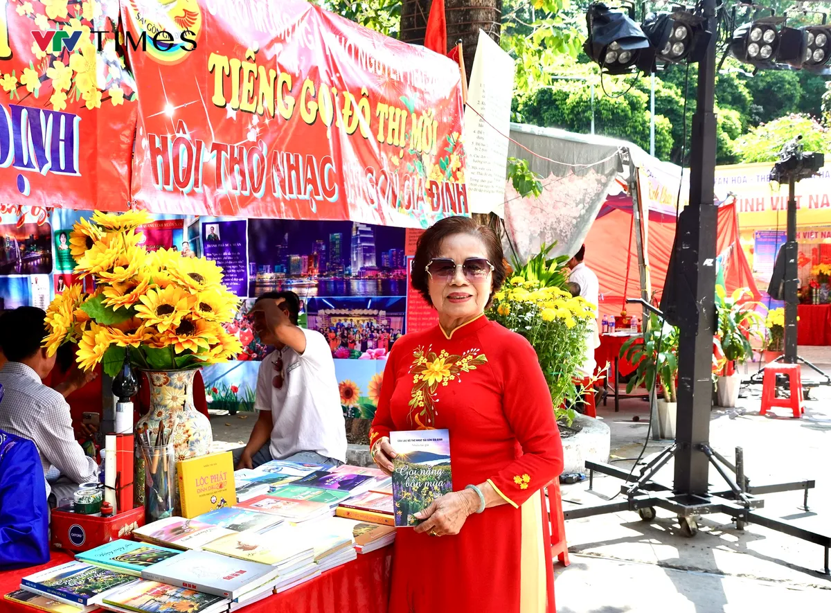 Tiếng trống khai hội Ngày Thơ và kỳ vọng vào tầm vóc mới cho thi ca ở siêu đô thị - Ảnh 13.