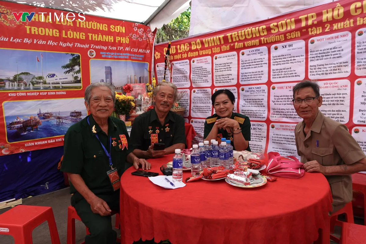 Tiếng trống khai hội Ngày Thơ và kỳ vọng vào tầm vóc mới cho thi ca ở siêu đô thị - Ảnh 11.