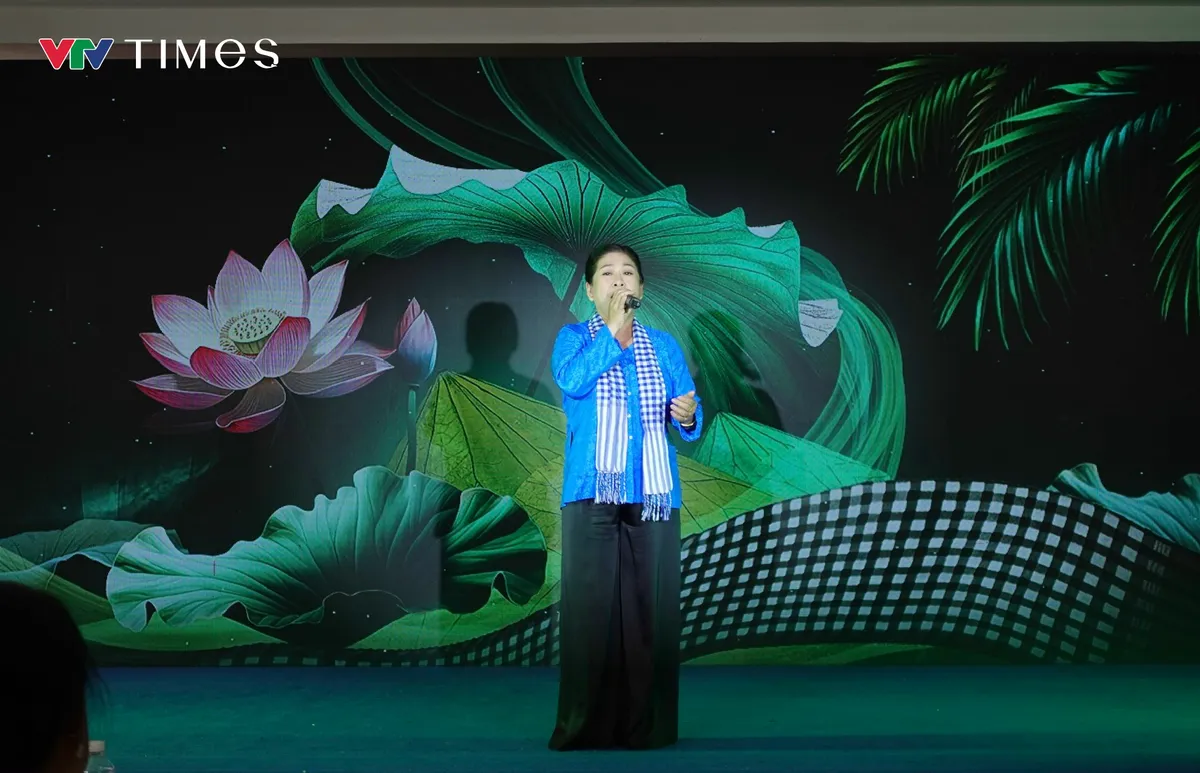 Tiếng trống khai hội Ngày Thơ và kỳ vọng vào tầm vóc mới cho thi ca ở siêu đô thị - Ảnh 9.