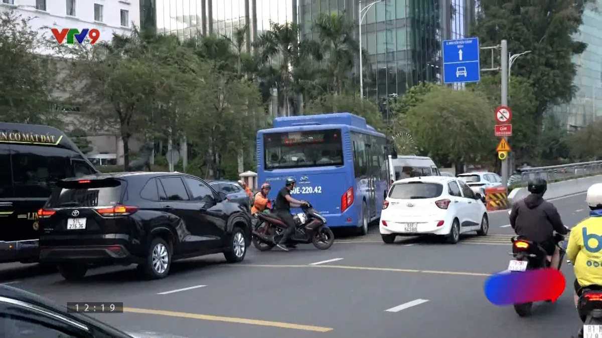 Alo V9 (01/03/2026): TP. Hồ Chí Minh mất an toàn vì chen lấn ở cầu Ba Son