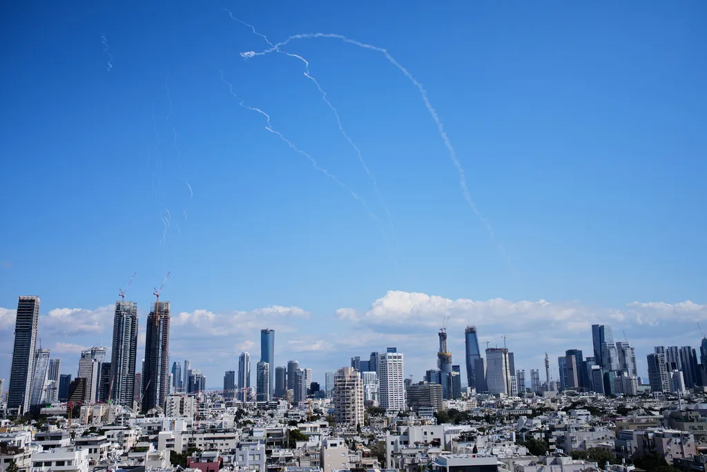 Trung Đông trước bờ vực chiến tranh toàn diện- Ảnh 1. Trung Đông trước bờ vực chiến tranh toàn diện- Ảnh 1.