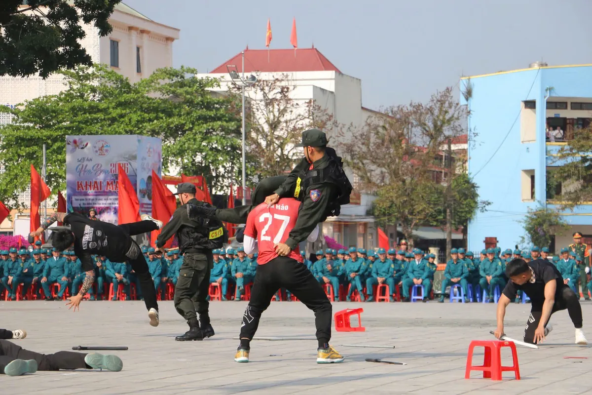 Lực lượng vũ trang tỉnh Điện Bi&ecirc;n ra qu&acirc;n huấn luyện năm 2026  - Ảnh 6.
