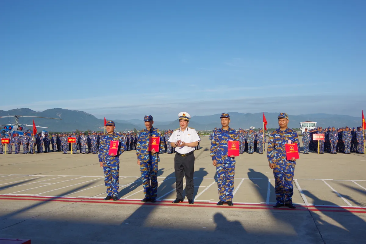 Lữ đo&agrave;n Kh&ocirc;ng qu&acirc;n Hải qu&acirc;n 954 ra qu&acirc;n huấn luyện: Sẵn s&agrave;ng l&agrave;m chủ bầu trời, bảo vệ vững chắc biển đảo- Ảnh 1.