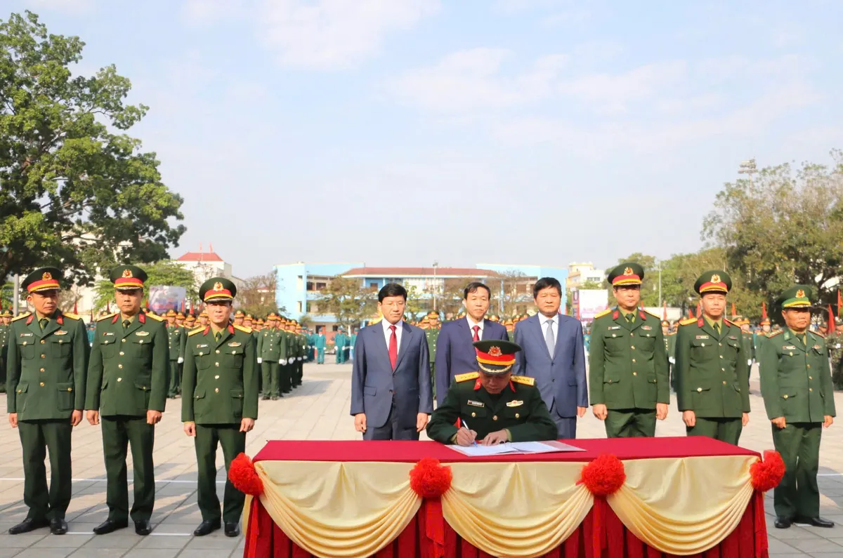 Lực lượng vũ trang tỉnh Điện Bi&ecirc;n ra qu&acirc;n huấn luyện năm 2026  - Ảnh 3.