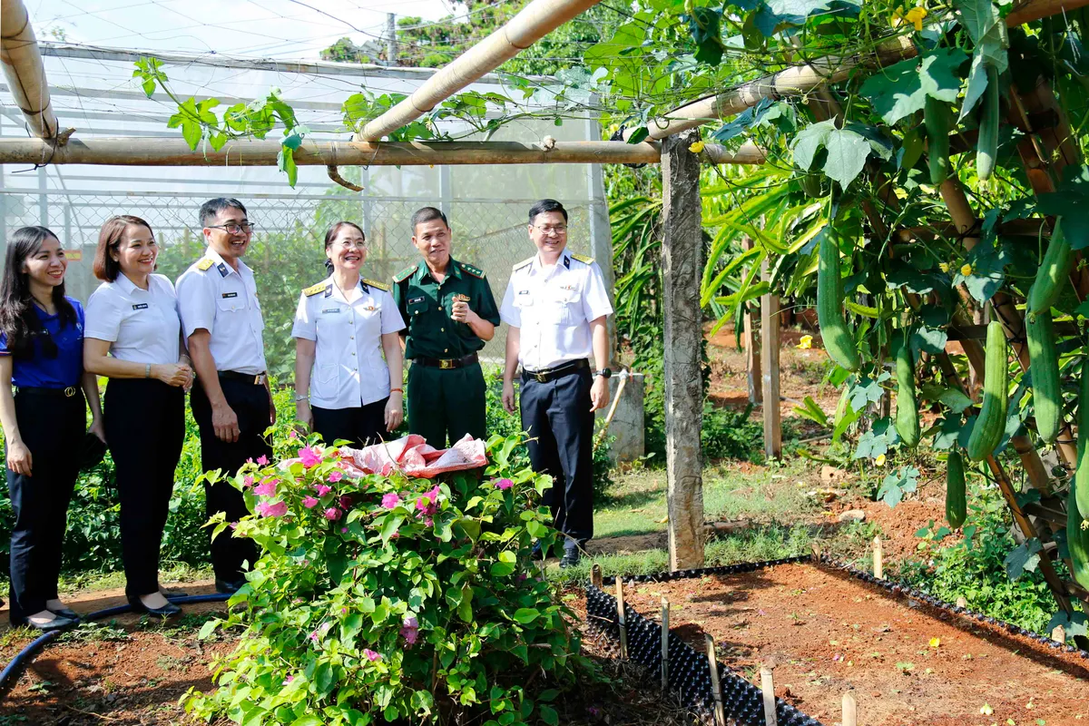 T&ocirc; thắm h&igrave;nh ảnh "Bộ đội Cụ Hồ" nơi bi&ecirc;n cương Đăk Ơ (Đồng Nai) - Ảnh 4.