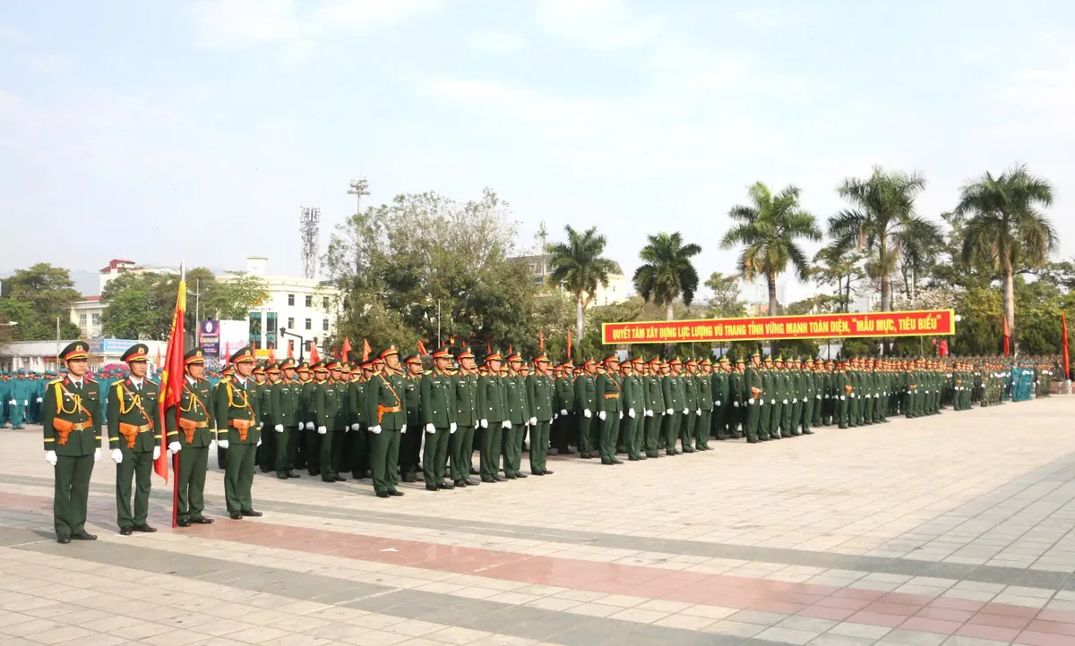 Lực lượng vũ trang tỉnh Điện Bi&ecirc;n ra qu&acirc;n huấn luyện năm 2026  - Ảnh 1.