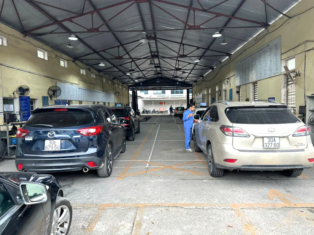 Thực hư "Bản cam kết chịu rủi ro" khi kiểm định kh&iacute; thải xe diesel? - Ảnh 1.