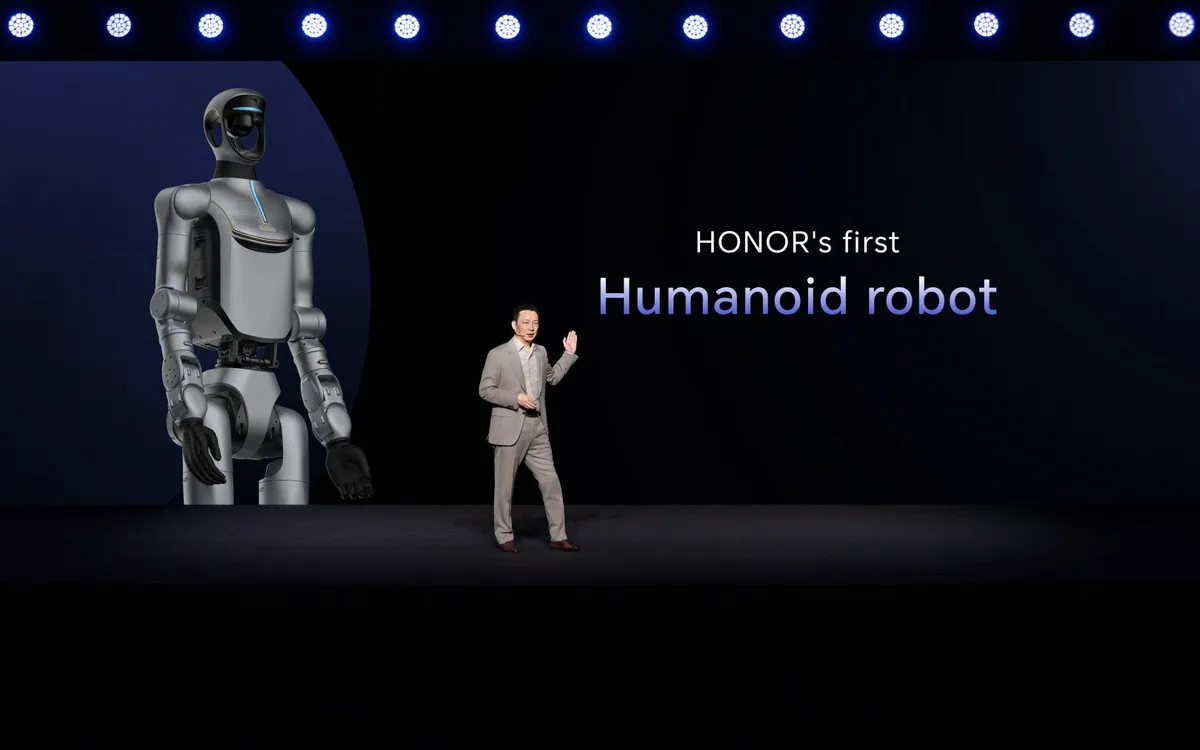 Nổi bật nhất tại MWC 2026: HONOR giới thiệu HONOR Robot Phone 