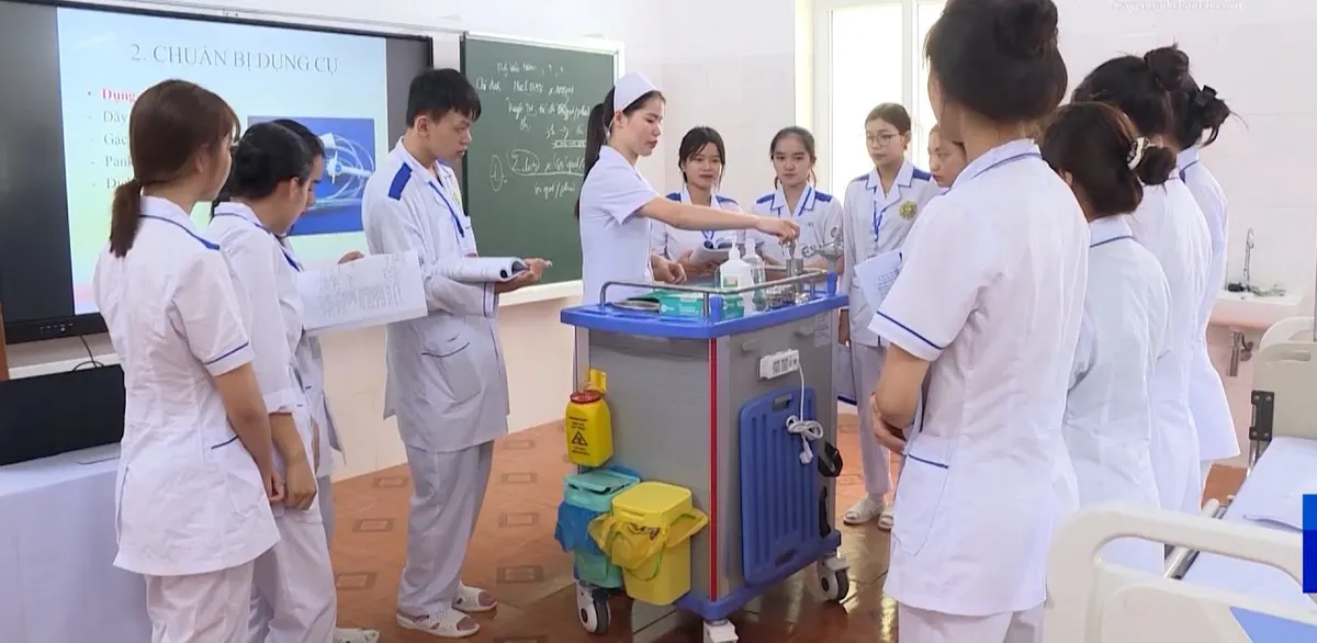 Từ năm 2027, b&aacute;c sĩ phải vượt qua kỳ đ&aacute;nh gi&aacute; năng lực mới được cấp ph&eacute;p h&agrave;nh nghề- Ảnh 1.