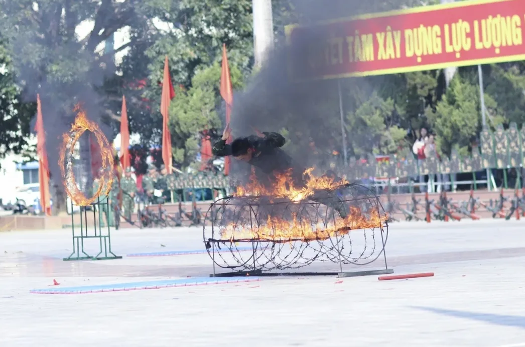 Lực lượng vũ trang tỉnh Điện Bi&ecirc;n ra qu&acirc;n huấn luyện năm 2026  - Ảnh 8.