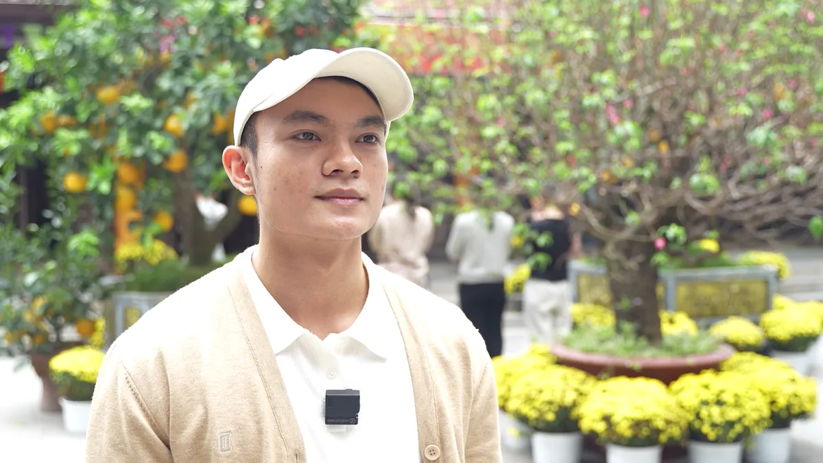 Giới trẻ đi ch&ugrave;a H&agrave; cầu duy&ecirc;n đầu năm: Khi t&igrave;nh y&ecirc;u trở th&agrave;nh một lời nguyện ước - Ảnh 6.