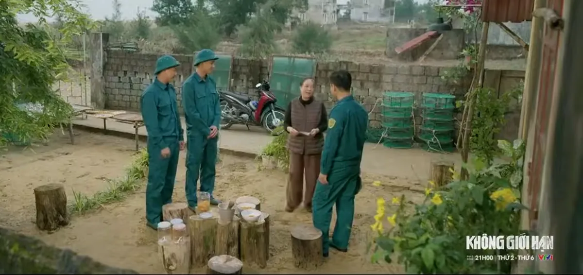 Không giới hạn - Tập 16: Bị cấm chơi với Phúc nhưng Lợi vẫn góp tiền giúp đỡ gia đình đồng đội - Ảnh 3.