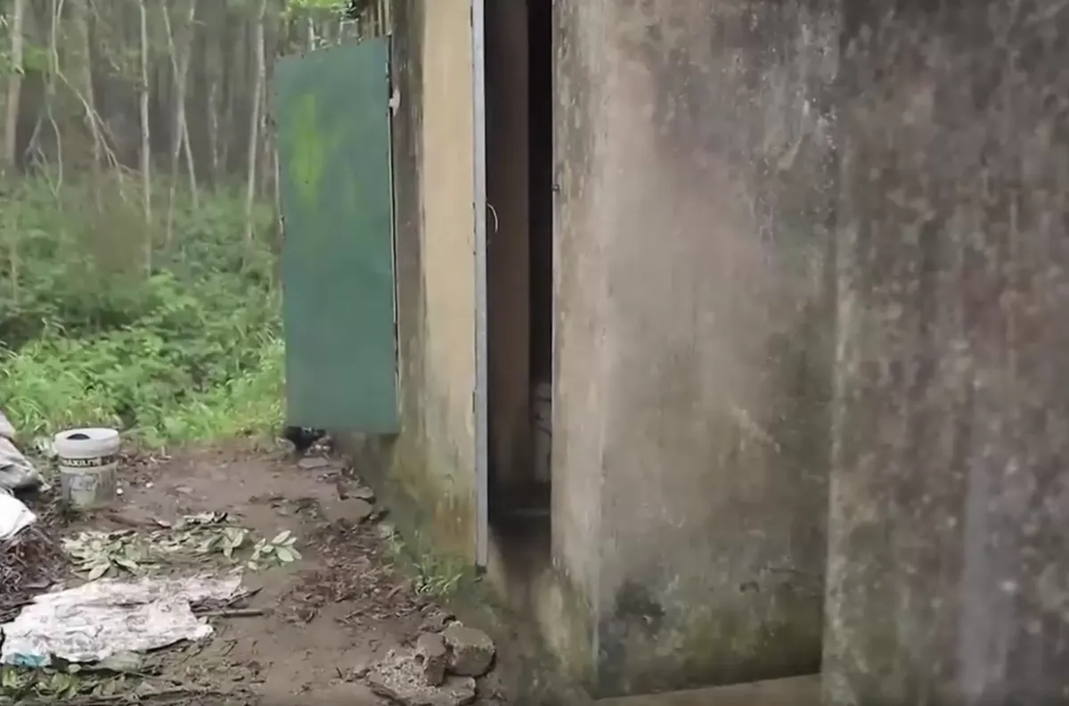 Nỗi &aacute;m ảnh mang t&ecirc;n &ldquo;nh&agrave; vệ sinh&rdquo; tại c&aacute;c di t&iacute;ch đầu năm - Ảnh 9.