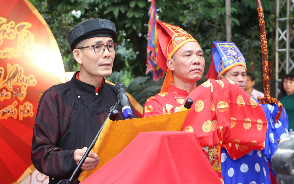 Tuyên đọc lệnh khai Ấn.