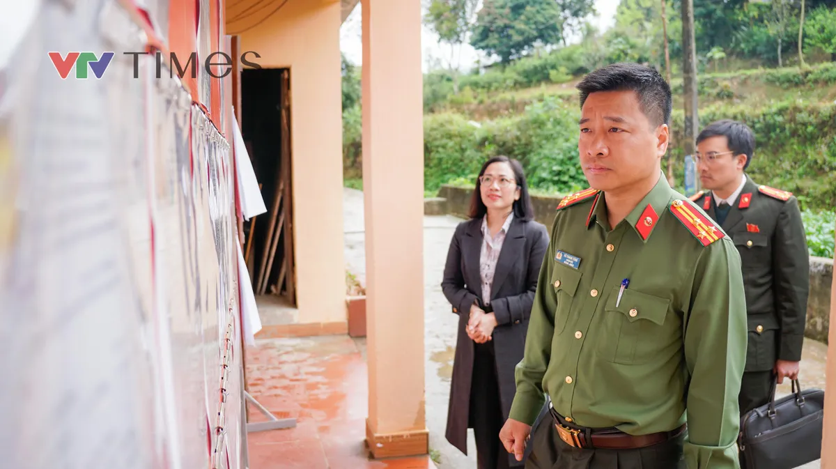 Gi&aacute;m đốc C&ocirc;ng an Lạng Sơn kiểm tra c&ocirc;ng t&aacute;c chuẩn bị bầu cử tại 4 x&atilde; tr&ecirc;n địa b&agrave;n tỉnh - Ảnh 1.