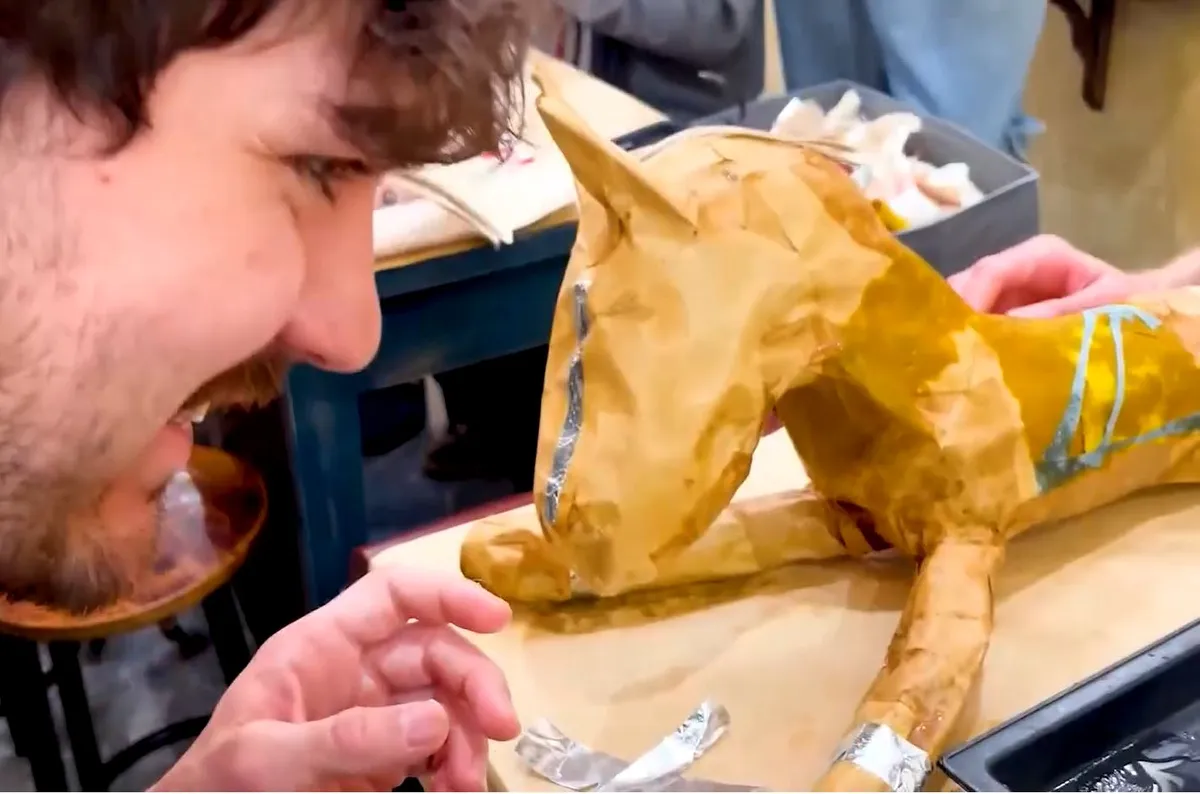 "M&atilde; Tung Tẩy" - Khi giấy d&oacute; "chạm" v&agrave;o đương đại- Ảnh 2.