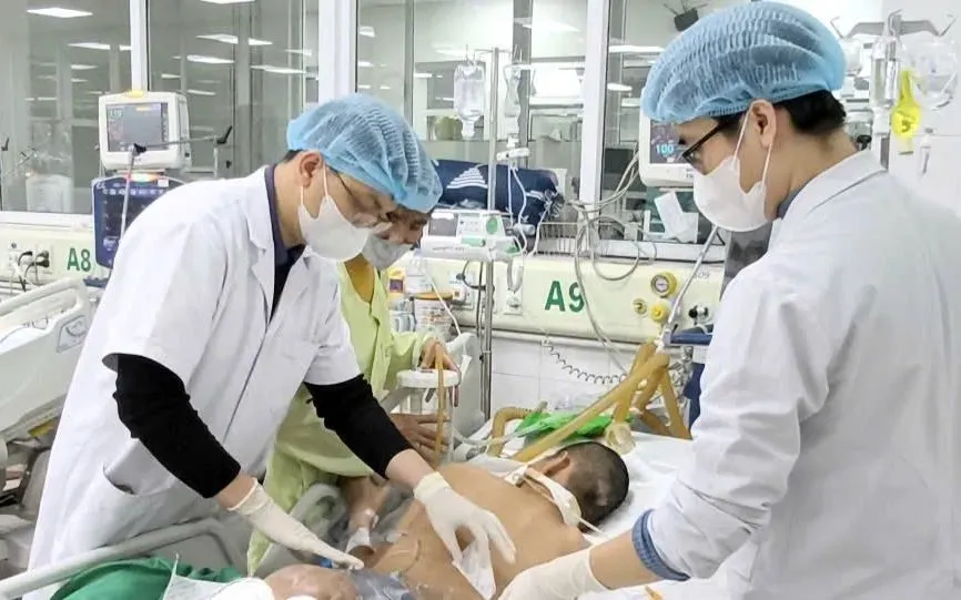 Từ nốt mụn v&ugrave;ng k&iacute;n, nam thanh ni&ecirc;n 17 tuổi rơi v&agrave;o sốc nhiễm khuẩn, suy đa tạng- Ảnh 1.