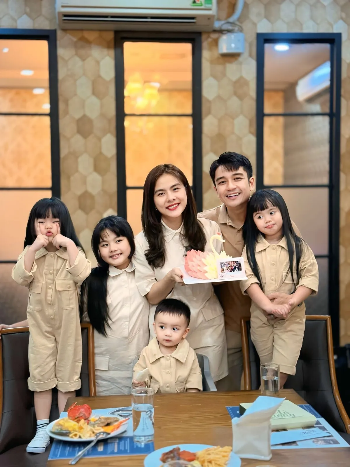 Điểm tin sao Việt: H&ograve;a Minzy, Phương Mỹ Chi, Đức Ph&uacute;c c&oacute; t&ecirc;n trong danh s&aacute;ch Gương mặt trẻ Việt Nam ti&ecirc;u biểu năm 2025- Ảnh 2.