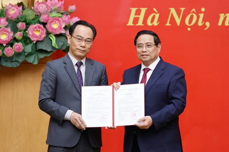 Thủ tướng trao quyết định chỉ định Phó Bí thư Đảng ủy Chính phủ và bổ nhiệm lãnh đạo 4 bộ, cơ quan ngang Bộ - Ảnh 3.