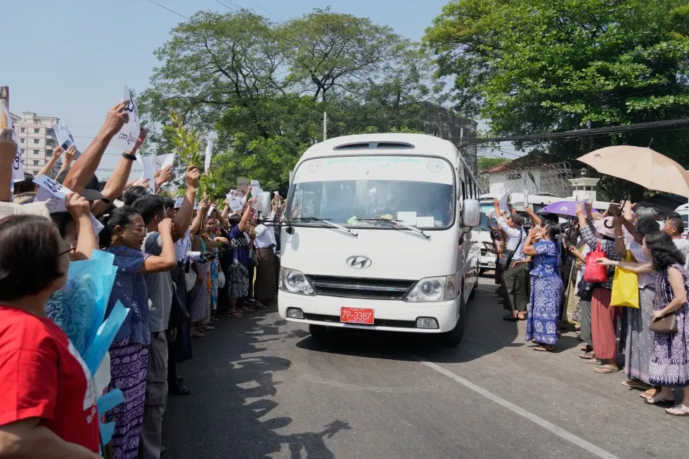 Myanmar &acirc;n x&aacute; h&agrave;ng ngh&igrave;n t&ugrave; nh&acirc;n trước thềm kỳ họp Quốc hội - Ảnh 1.
