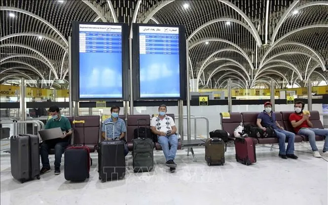Hành khách tại sân bay quốc tế Baghdad, Iraq. Ảnh: THX/TTXVN