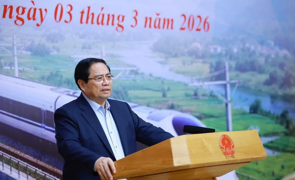 Thủ tướng: Ph&aacute;t huy tinh thần tr&aacute;ch nhiệm, d&aacute;m nghĩ, d&aacute;m l&agrave;m để ph&aacute;t triển hệ thống giao th&ocirc;ng đường sắt - Ảnh 2.