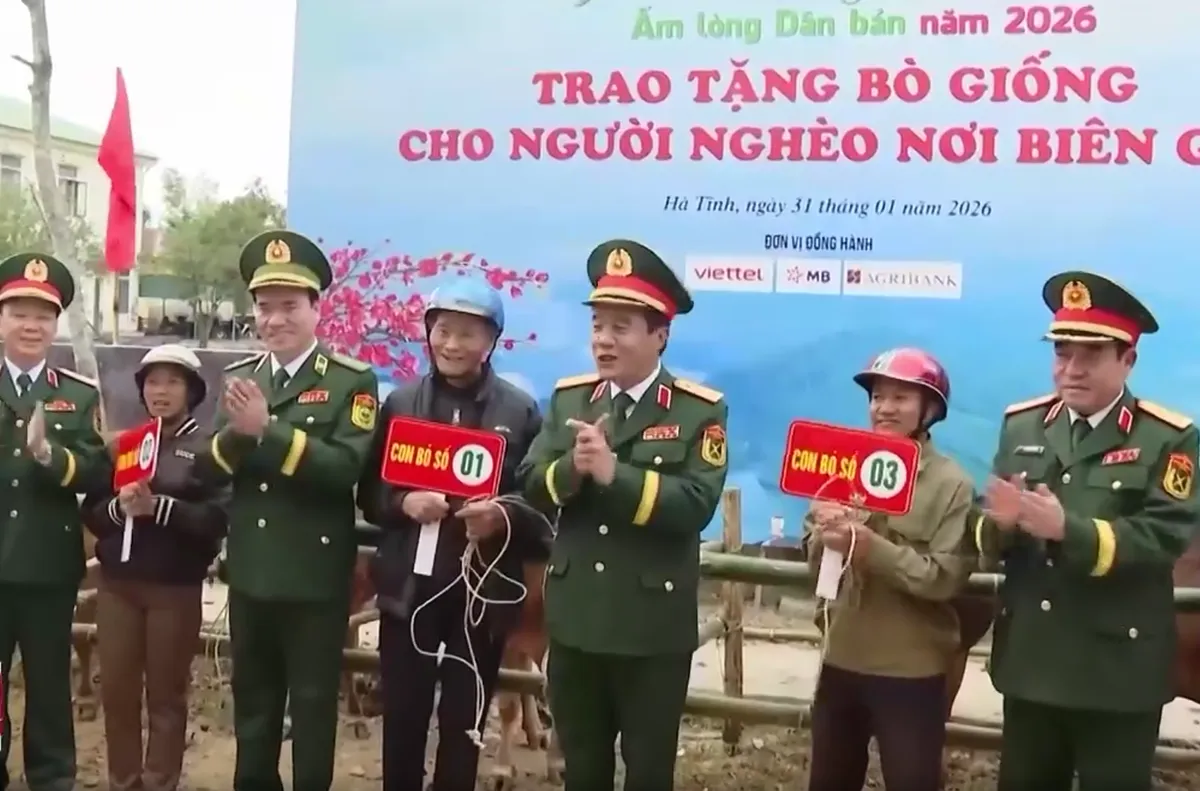 Đồng h&agrave;nh c&ugrave;ng người d&acirc;n nơi bi&ecirc;n giới, x&acirc;y thế trận l&ograve;ng d&acirc;n vững chắc - Ảnh 2.