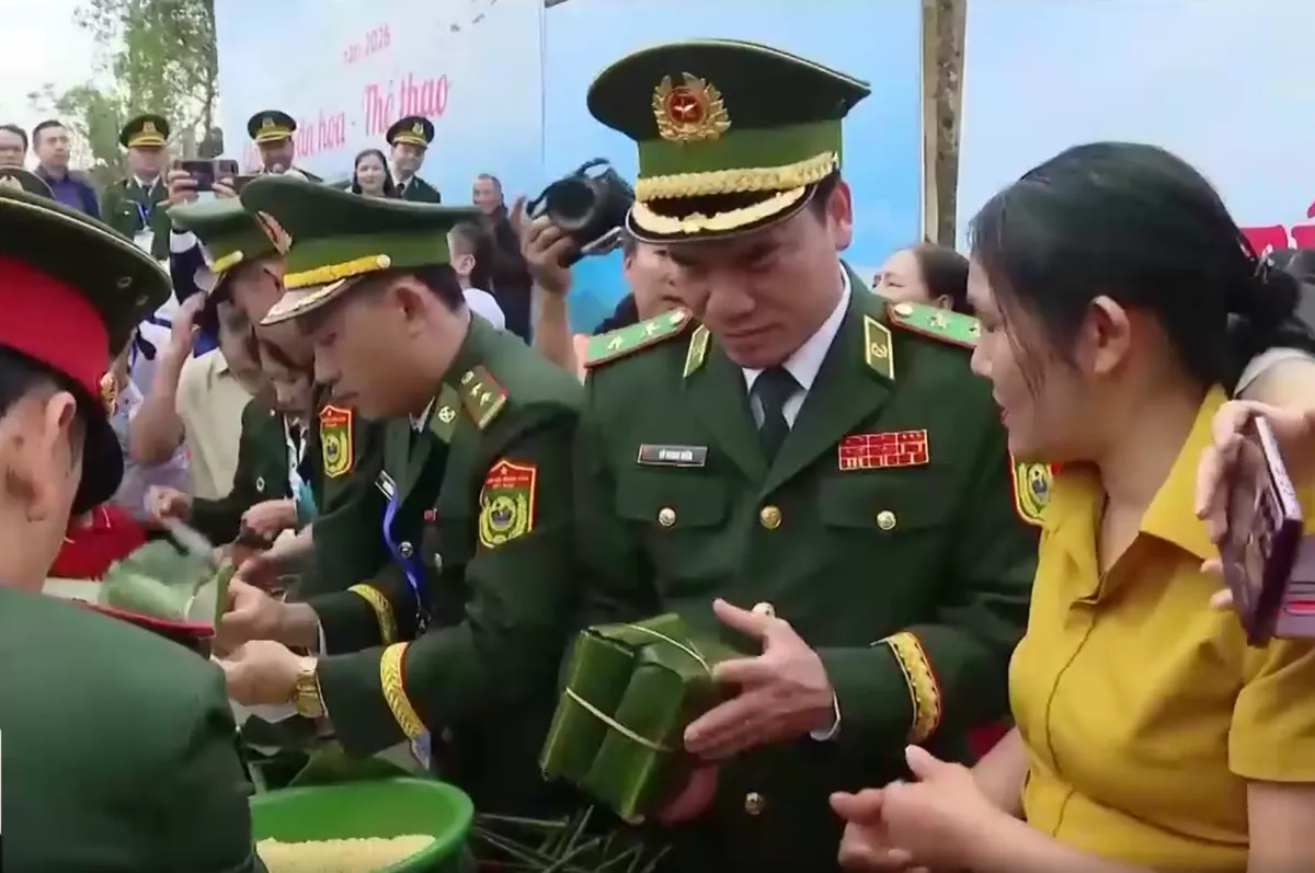 Đồng h&agrave;nh c&ugrave;ng người d&acirc;n nơi bi&ecirc;n giới, x&acirc;y thế trận l&ograve;ng d&acirc;n vững chắc - Ảnh 3.