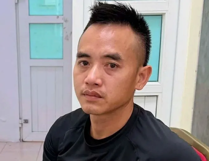 Tạm giữ h&igrave;nh sự t&agrave;i xế xe b&aacute;n tải ch&egrave;n ng&atilde; xe m&aacute;y chở 3 người ở H&agrave; Nội - Ảnh 1.