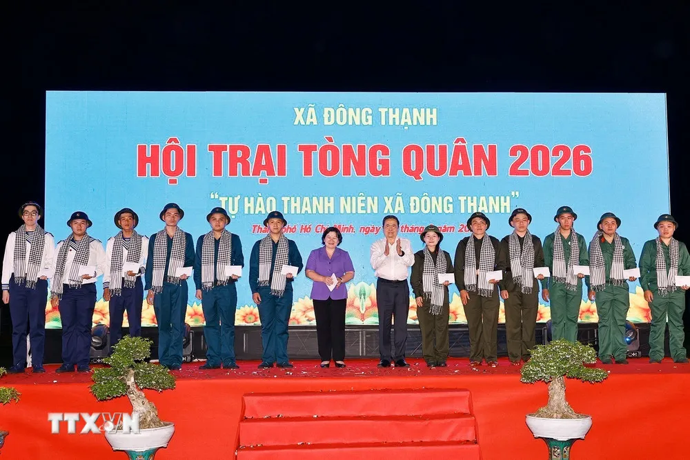 Chủ tịch Quốc hội Trần Thanh Mẫn dự Hội trại tòng quân của xã Đông Thạnh - Ảnh 2.