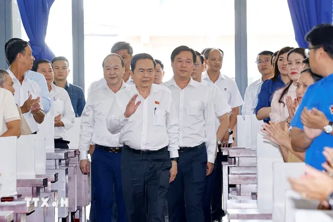 Chủ tịch Quốc hội dự Hội nghị tiếp x&uacute;c cử tri với người ứng cử đại biểu Quốc hội - Ảnh 2.