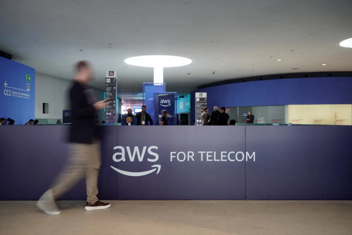 Trung tâm dữ liệu của Amazon bị gián đoạn do xung đột - Ảnh 1.