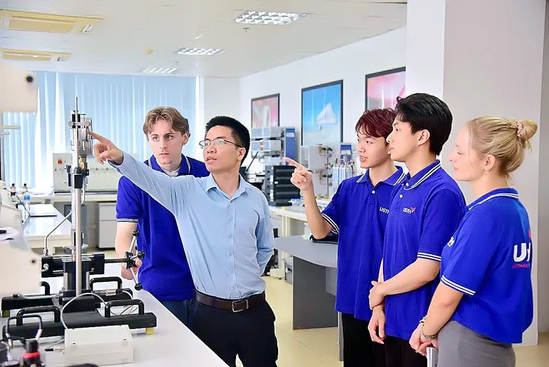 Phát triển nền kinh tế tri thức trong kỷ nguyên mới- Ảnh 4. Phát triển nền kinh tế tri thức trong kỷ nguyên mới- Ảnh 4.