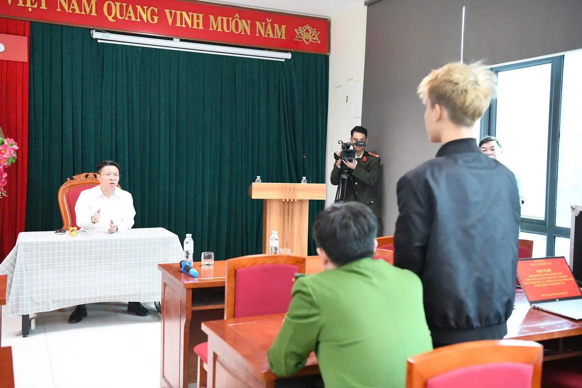 Ph&uacute; Thọ; L&agrave;m r&otilde; thủ phạm ch&eacute;m đứt l&igrave;a c&aacute;nh tay người đi đường  - Ảnh 2.