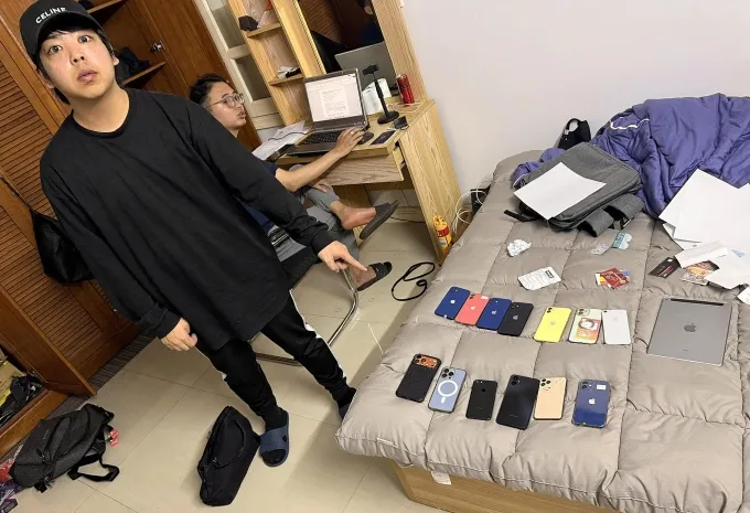 Triệt phá nhóm người ngoại quốc giả danh cảnh sát Nhật Bản, lừa đảo 11 tỷ đồng- Ảnh 1. Triệt phá nhóm người ngoại quốc giả danh cảnh sát Nhật Bản, lừa đảo 11 tỷ đồng- Ảnh 1.