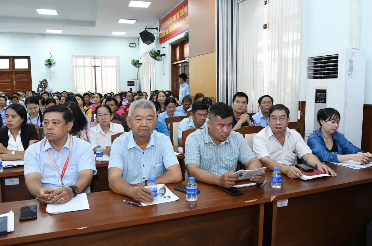 Chủ tịch Quốc hội: Đặt lợi &iacute;ch của cử tri, Nh&acirc;n d&acirc;n l&ecirc;n tr&ecirc;n hết - Ảnh 2.