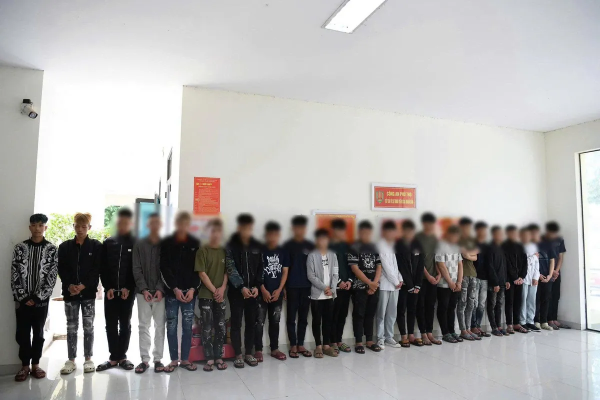 Bắt nh&oacute;m đối tượng ch&eacute;m người đi đường tại Ph&uacute; Thọ sau 36 giờ g&acirc;y &aacute;n - Ảnh 2.