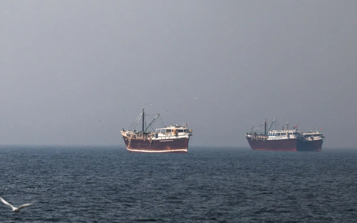 Tàu thuyền đi qua eo biển Hormuz (Ảnh minh họa: X)