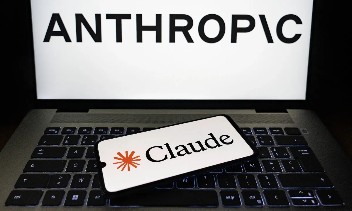 Người d&ugrave;ng rời ChatGPT, chuyển sang Claude sau thỏa thuận của OpenAI với Lầu Năm G&oacute;c- Ảnh 1.