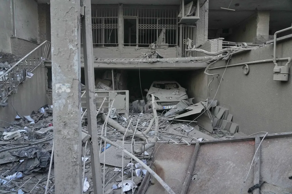 Xung đột ở Trung Đông làm lu mờ triển vọng đàm phán hòa bình Nga - Ukraine - Ảnh 1. Xung đột ở Trung Đông làm lu mờ triển vọng đàm phán hòa bình Nga - Ukraine - Ảnh 1.