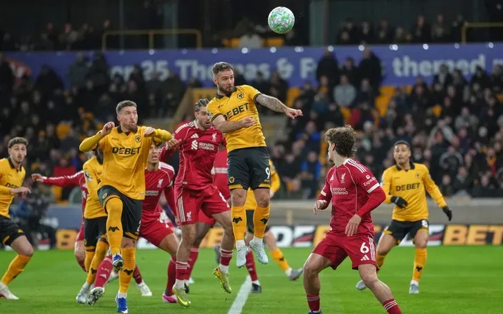 Liverpool gục ng&atilde; trước Wolves, lỡ cơ hội v&agrave;o top 3 Ngoại hạng Anh- Ảnh 1.