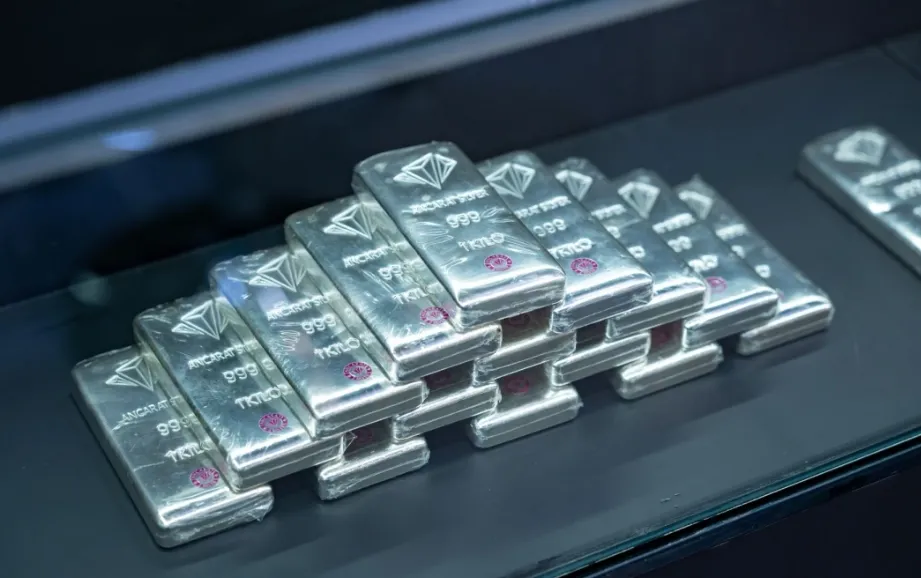 Giá bạc hôm nay 4/3: Phục hồi trở lại, tăng gần 2 triệu đồng/kg- Ảnh 1. Giá bạc hôm nay 4/3: Phục hồi trở lại, tăng gần 2 triệu đồng/kg- Ảnh 1.