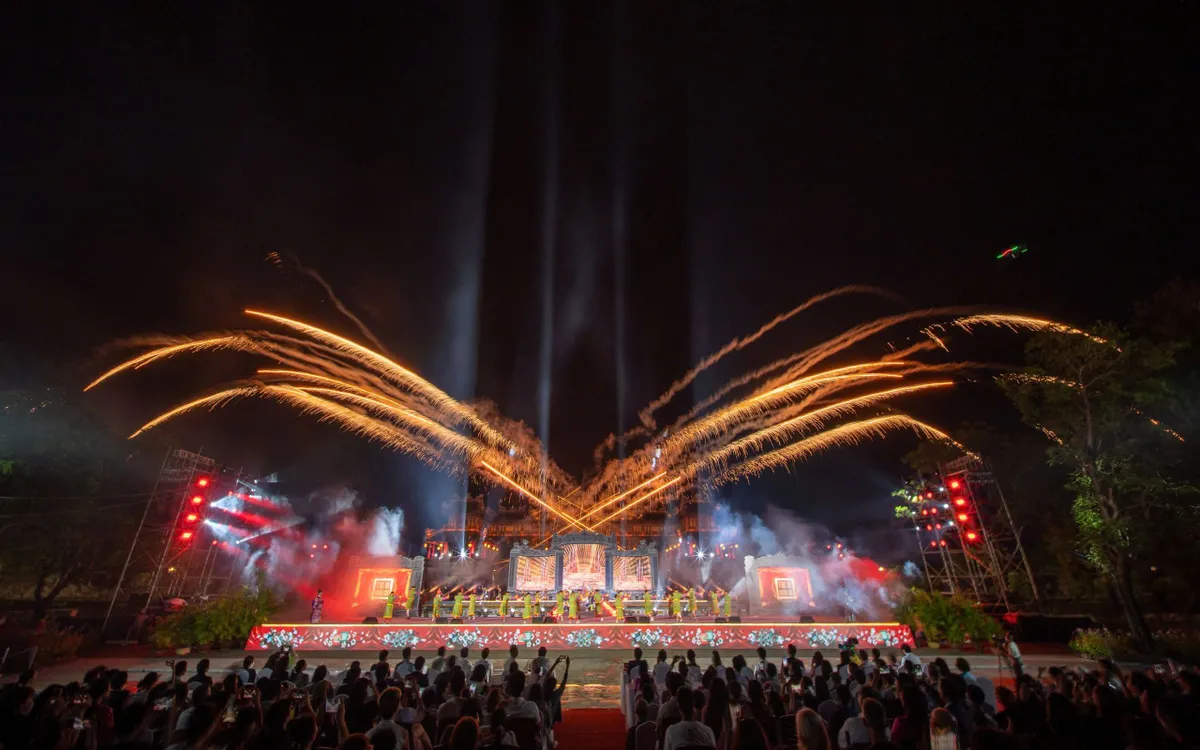 Chương trình nghệ thuật "Thi dĩ ngôn chí" đưa thơ ca cung đình lan toả đến công chúng.